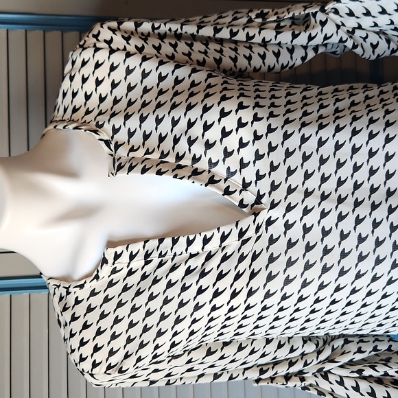 Collective Concepts Bird Print Blouse - Picture 3 of 14